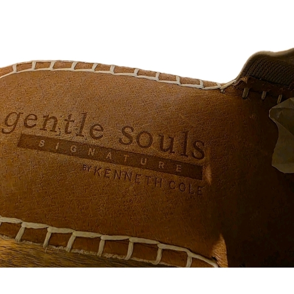 Gentle Souls by Kenneth Cole Signature Perforated Suede 3" Wedge Sandals Size 10 - Picture 4 of 6